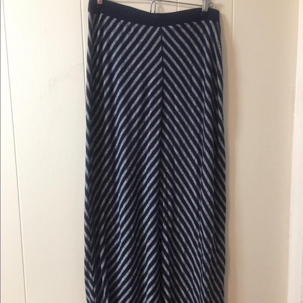 Max Studio Maxi skirt